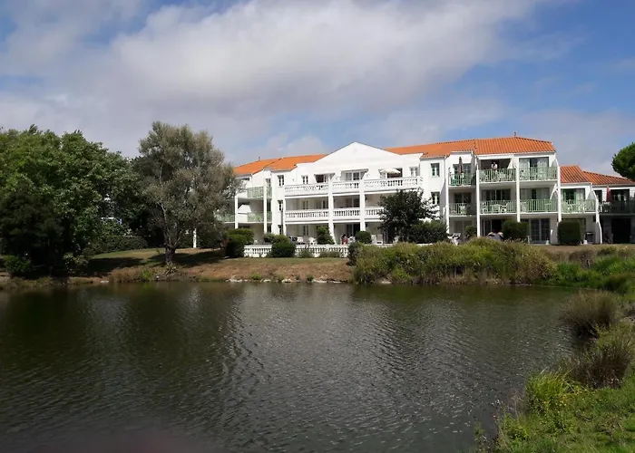 Ile Au Pre Vue Et Golf *