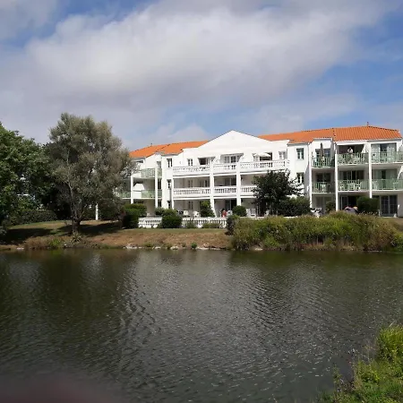 Ile Au Pre Vue Et Golf *